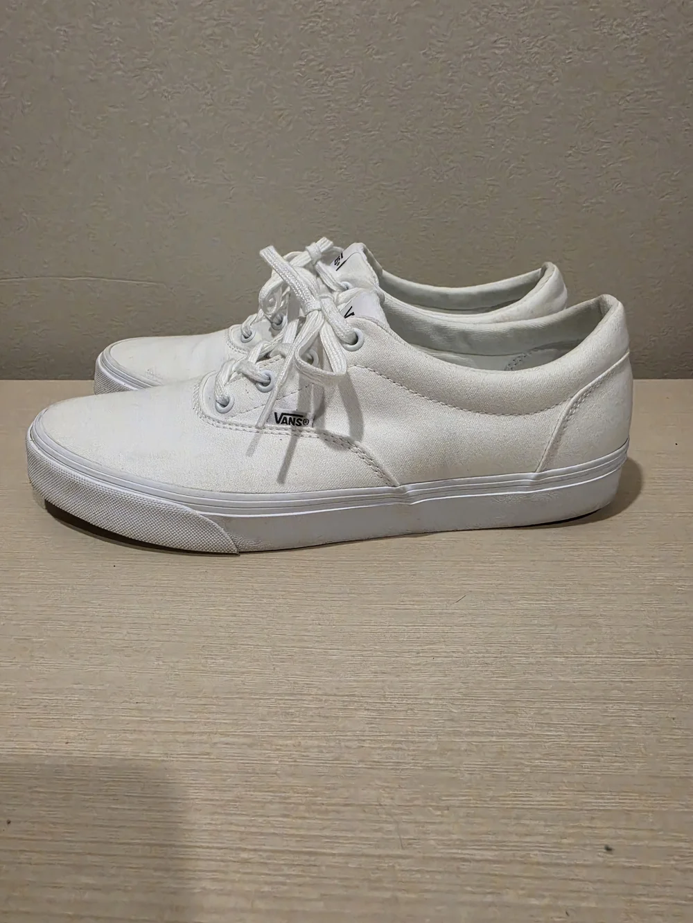 Vans Era Canvas Low Top Sneakers All White Women’s Size 11 / Men’s 9.5